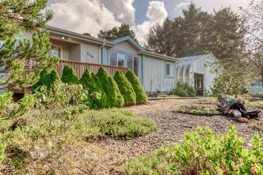 BEAUTIFUL home in an ideal location. Close proximity to the - Beach Home for sale in Waldport, Oregon on Beachhouse.com