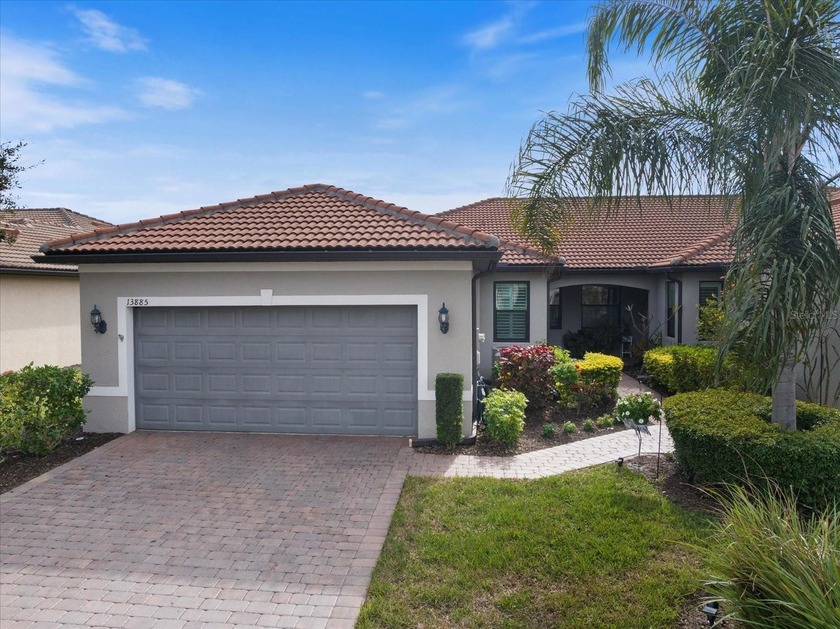 Beautifully upgraded CASCADIA model with IMPACT WINDOWS! HIGHLY - Beach Home for sale in Venice, Florida on Beachhouse.com