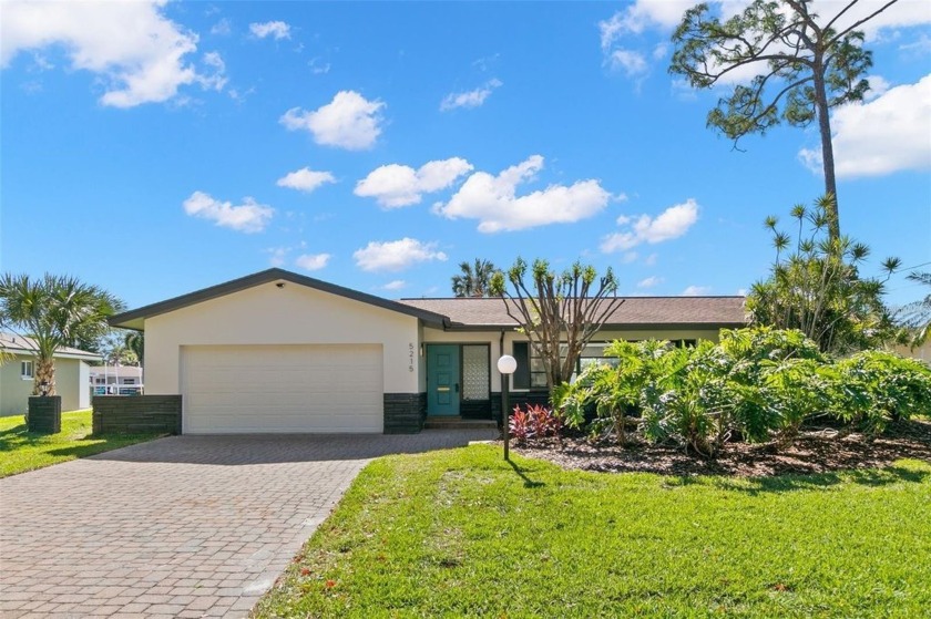 MOVE IN READY! Spacious, open, completely remodeled, 4 bedroom - Beach Home for sale in St. Petersburg, Florida on Beachhouse.com
