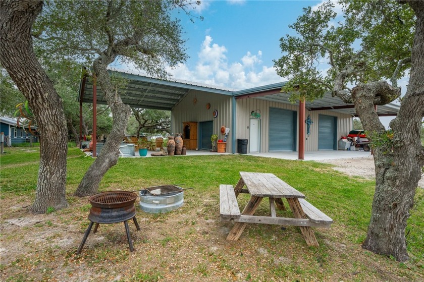 MOTIVATED SELLER! BRING AN OFFER! Welcome to this ideal retreat - Beach Home for sale in Aransas Pass, Texas on Beachhouse.com