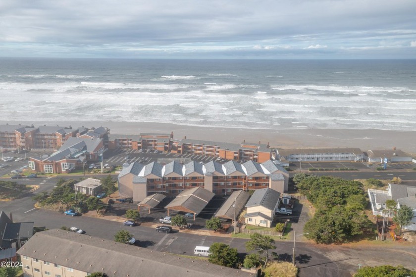 This charming 2 bed / 2 bath condo in Playa Del Mar Condominium - Beach Condo for sale in Newport, Oregon on Beachhouse.com