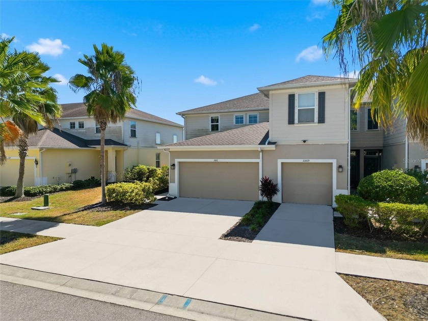 Beautiful corner-unit townhome in gated Lucaya at Lake Club - Beach Townhome/Townhouse for sale in Riverview, Florida on Beachhouse.com