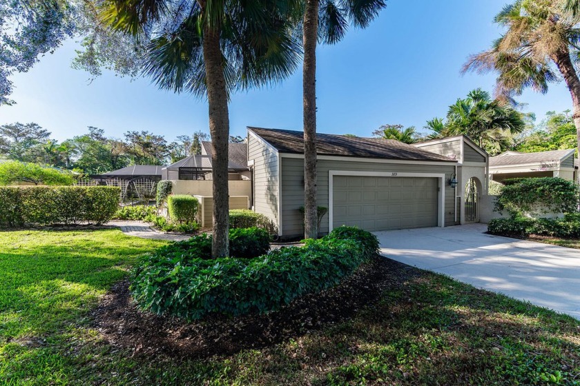 Enjoy serene lake views from this beautiful villa in the - Beach Home for sale in Naples, Florida on Beachhouse.com