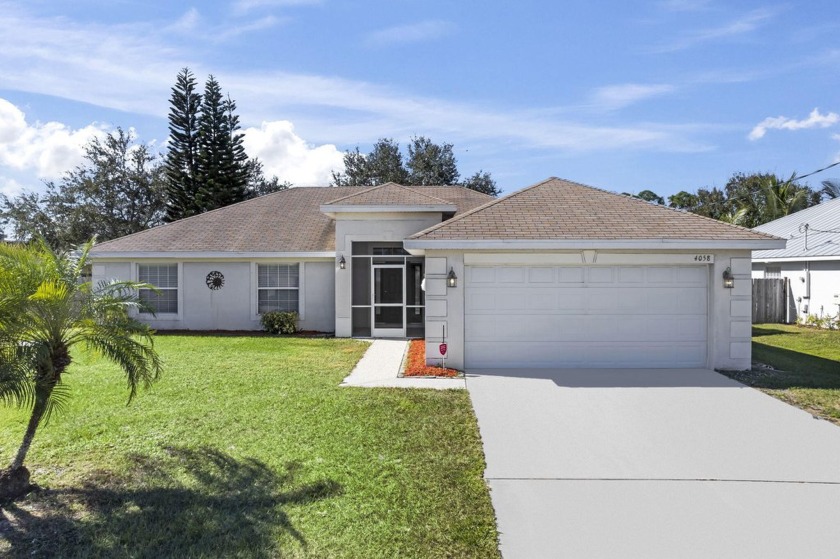 Welcome to this spacious home built by Adams Home. This CBS home - Beach Home for sale in Port Saint Lucie, Florida on Beachhouse.com