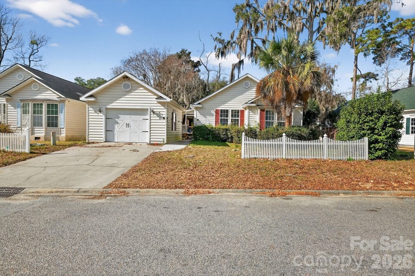 Charming single-story home in the desirable Picket Fences - Beach Home for sale in Beaufort, South Carolina on Beachhouse.com