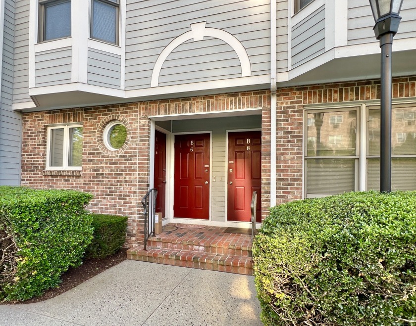 ATTENTION!!! Please come see this charming, updated 2BR, 1.5 - Beach Condo for sale in Bridgeport, Connecticut on Beachhouse.com