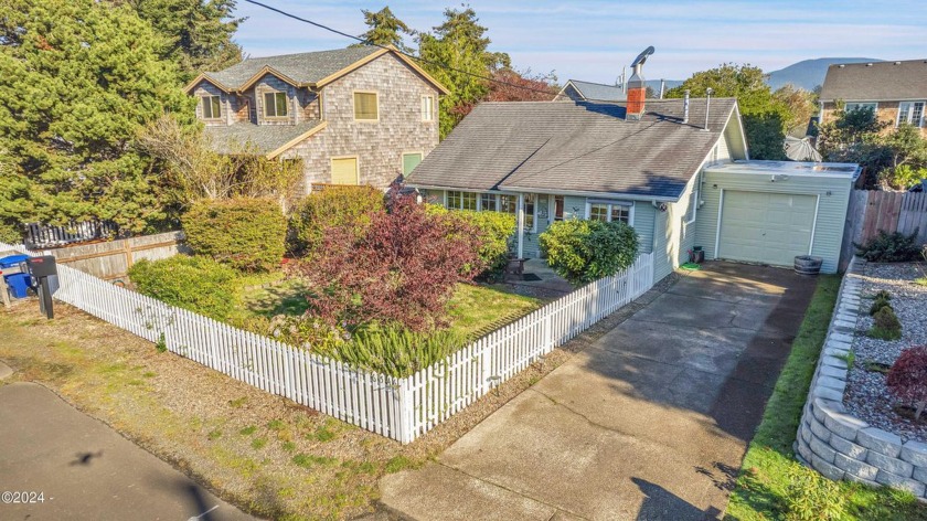 Now available for purchase is this most endearing and cozy beach - Beach Home for sale in Lincoln City, Oregon on Beachhouse.com