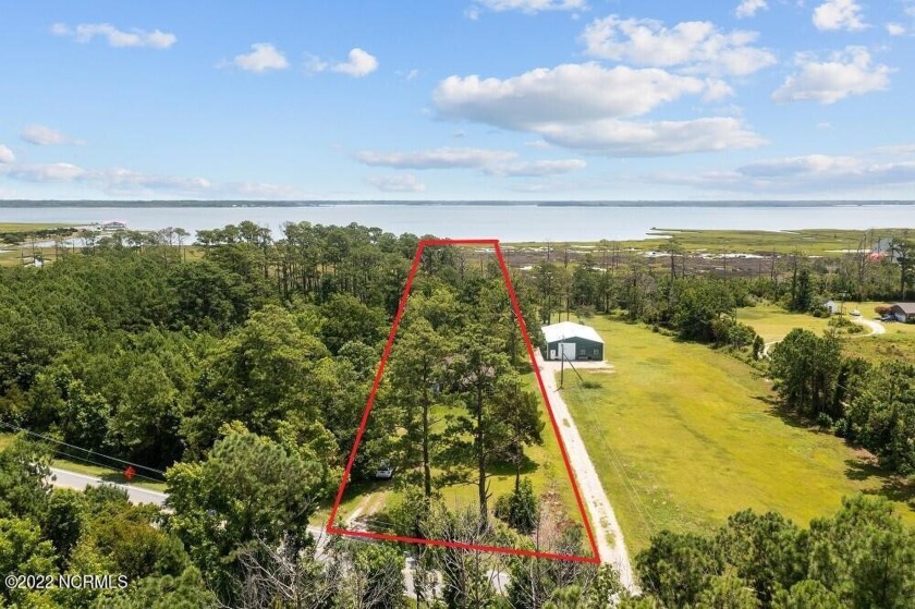 Large lot overlooking the North River! Build your dream home on - Beach Acreage for sale in Beaufort, North Carolina on Beachhouse.com