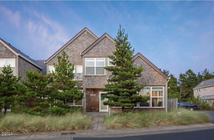 This dog-friendly beach home offers worry-free ownership, with - Beach Townhome/Townhouse for sale in Pacific City, Oregon on Beachhouse.com