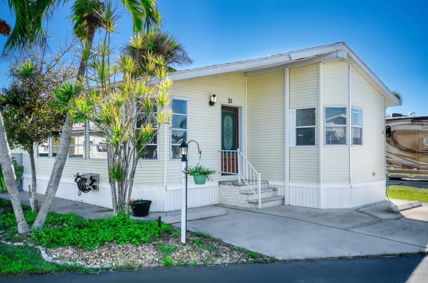 Enchanting shores is an ACTIVE adult (55+) immaculately - Beach Home for sale in Naples, Florida on Beachhouse.com