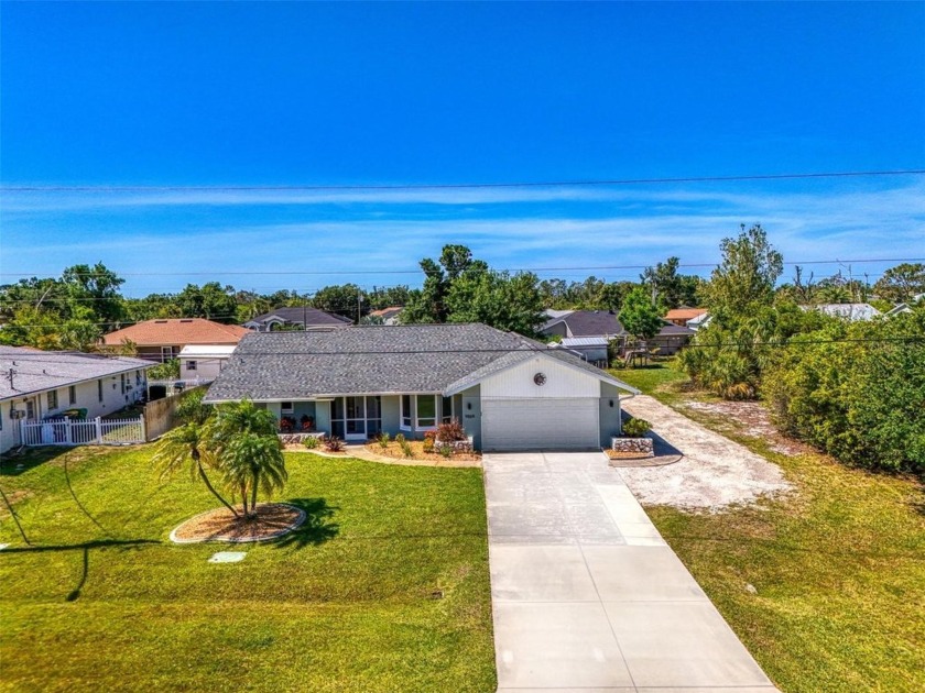 MUST SEE!  SPLIT BEDROOM PLAN!  DOUBLE LOT!  UPDATED!  HEATED - Beach Home for sale in Englewood, Florida on Beachhouse.com