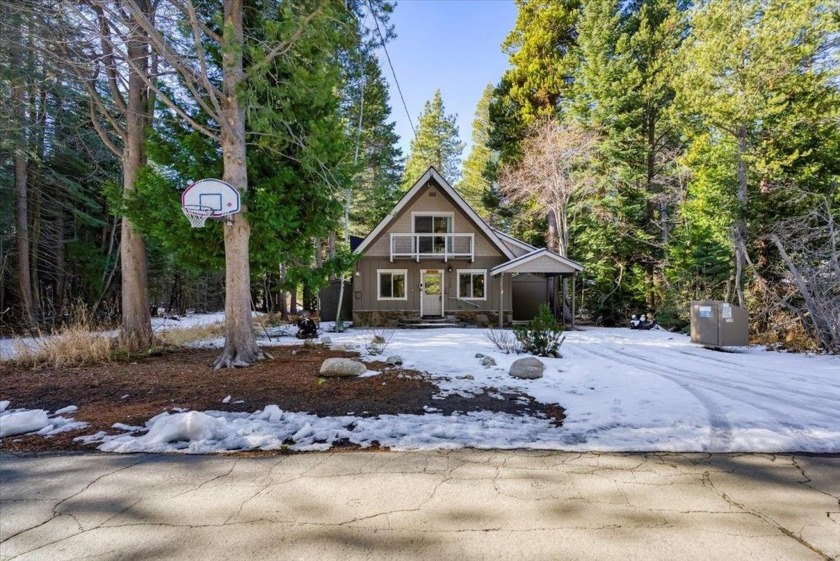 Charming Mountain Retreat in a serene and private setting - Beach Home for sale in Tahoma, California on Beachhouse.com