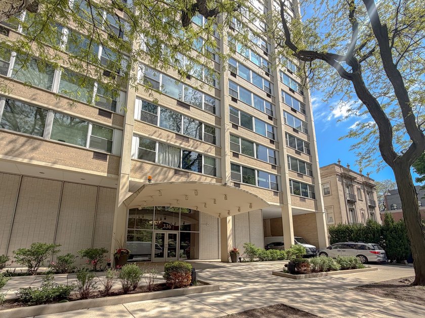 Gorgeous 3 bed/2 bath corner unit located in the coveted East - Beach Condo for sale in Chicago, Illinois on Beachhouse.com