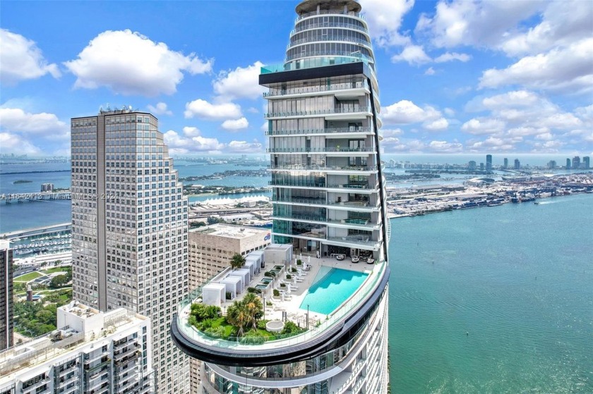 Discover exclusive luxury in this rare 1-bedroom, 1.5-bath condo - Beach Condo for sale in Miami, Florida on Beachhouse.com