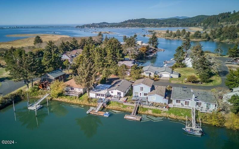 Charming home located on the water with breathtaking views of - Beach Home for sale in Gleneden Beach, Oregon on Beachhouse.com