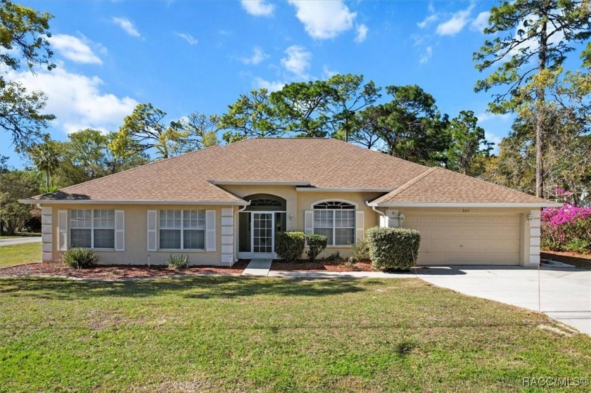 Need extra space? Check out this beautifully remodeled home with - Beach Home for sale in Homosassa, Florida on Beachhouse.com