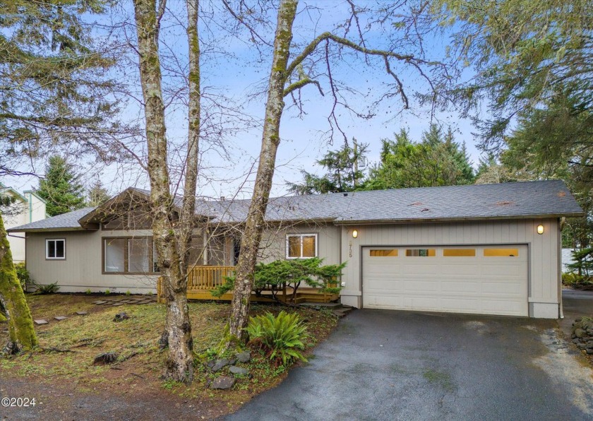 It's Gorgeous! Beautifully refreshed one level 3 bedroom 2 bath - Beach Home for sale in Lincoln City, Oregon on Beachhouse.com