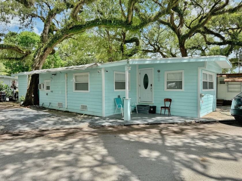 This beautifully remodeled 3-bedroom, 2-bath mobile home offers - Beach Home for sale in Hallandale Beach, Florida on Beachhouse.com