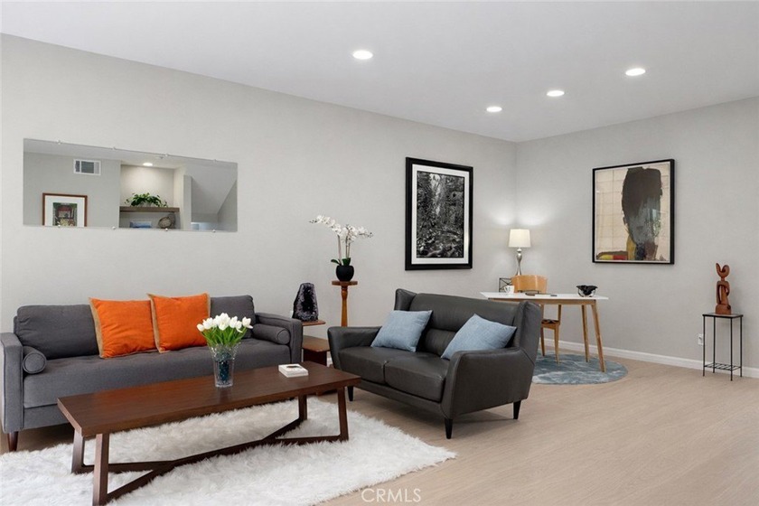 Live beautifully. Live Santa Monica. Quality craftsmanship and - Beach Townhome/Townhouse for sale in Santa Monica, California on Beachhouse.com