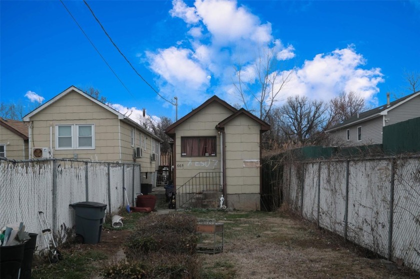 Opportunity awaits with this 1-bedroom, 1-bath bungalow in - Beach Home for sale in Staten Island, New York on Beachhouse.com