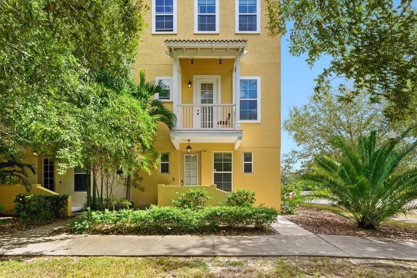 Under contract-accepting backup offers. Location, location - Beach Townhome/Townhouse for sale in Tampa, Florida on Beachhouse.com