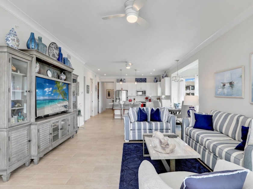 This luxurious and meticulous 3-bedroom, 2-bathroom condo, built - Beach Condo for sale in Naples, Florida on Beachhouse.com