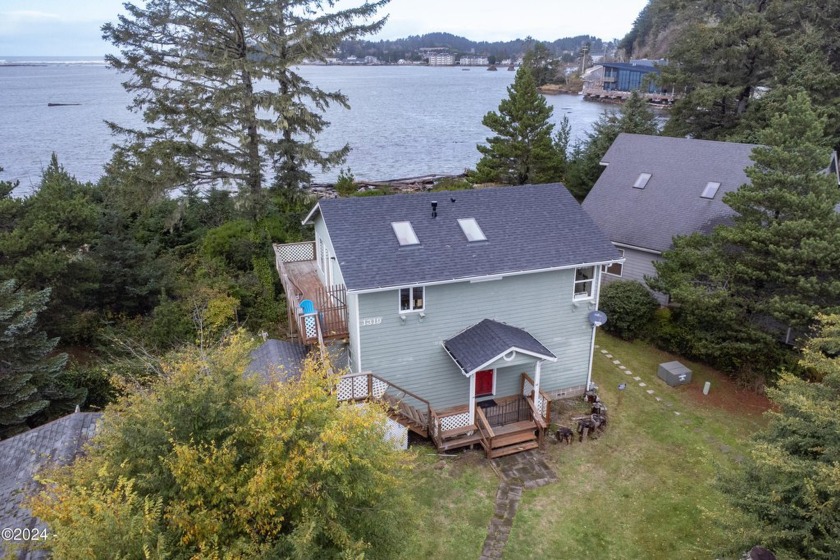 Charming Bayfront Home with Spectacular views of Siletz Bay - Beach Home for sale in Lincoln City, Oregon on Beachhouse.com