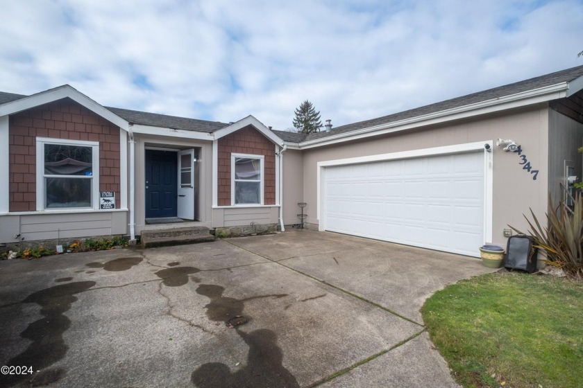 This cozy 3 bedroom, 2 bath home located in Sheltered Cove - Beach Home for sale in Lincoln City, Oregon on Beachhouse.com