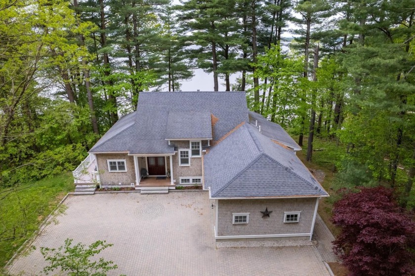 Wisteria Lane is a beautifully maintained waterfront property on - Beach Home for sale in Eliot, Maine on Beachhouse.com