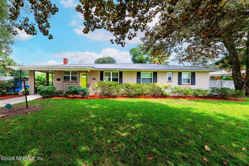 FORGET THE COOKIE CUTTER LIVING and enjoy your huge corner lot - Beach Home for sale in Jacksonville, Florida on Beachhouse.com