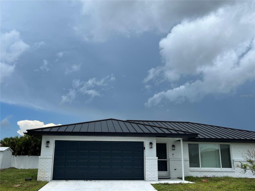 Discover this beautifully renovated 3-bedroom, 2-bathroom home - Beach Home for sale in Venice, Florida on Beachhouse.com