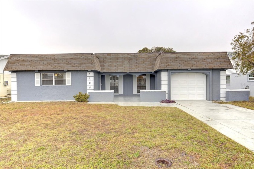 Welcome to this spacious single family home located in the - Beach Home for sale in Holiday, Florida on Beachhouse.com