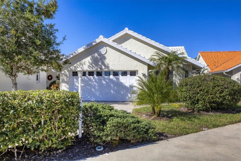 Under contract-accepting backup offers. Beautiful lakefront - Beach Home for sale in Venice, Florida on Beachhouse.com
