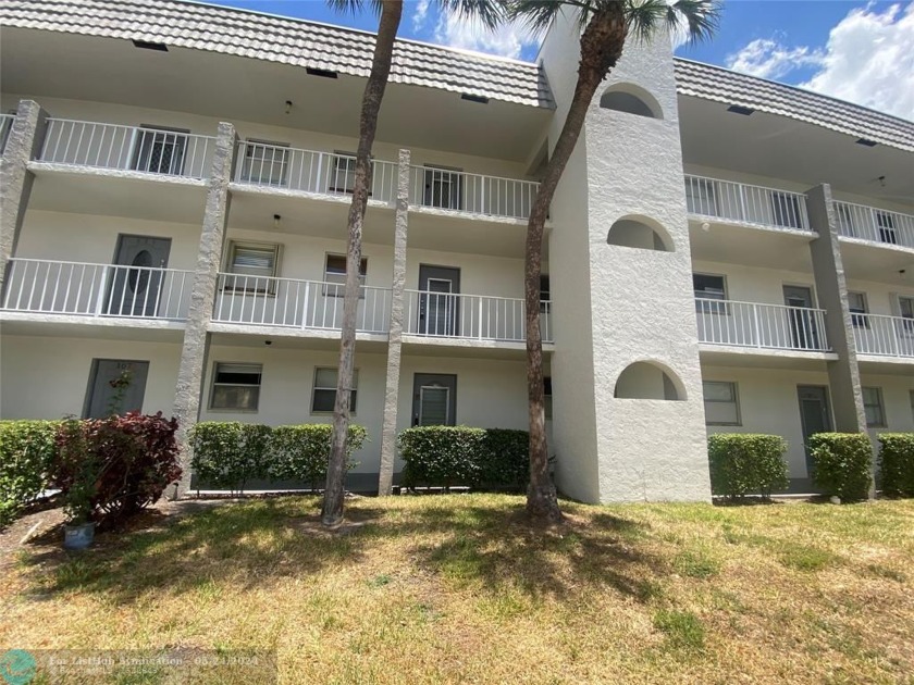 Beautiful and fully renovated 1/1. First floor unit in building - Beach Condo for sale in Sunrise, Florida on Beachhouse.com