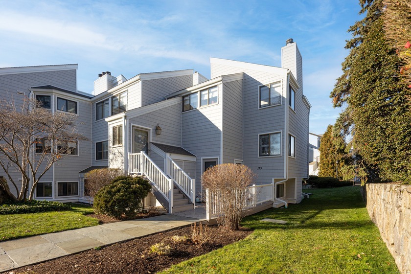 OMG! a 3-Bedroom home in the highly coveted Rowayton Woods - Beach Condo for sale in Norwalk, Connecticut on Beachhouse.com