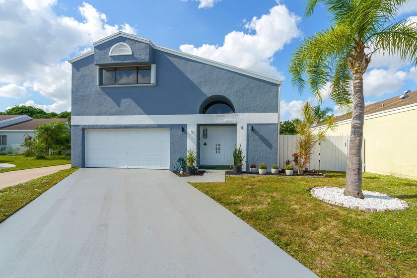 Amazing opportunity to own the largest homes in Boynton Lakes! - Beach Home for sale in Boynton Beach, Florida on Beachhouse.com
