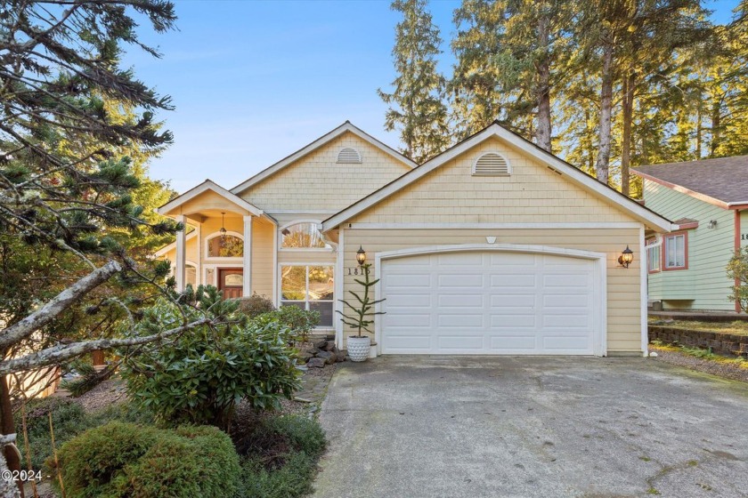 Single level 3 bedroom 2 bath home in an established NE - Beach Home for sale in Lincoln City, Oregon on Beachhouse.com