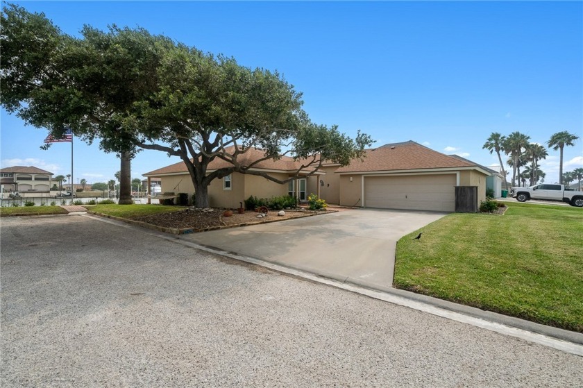 Beautiful 3/2 one-story (1,999 sq ft) home on large, quiet - Beach Home for sale in Aransas Pass, Texas on Beachhouse.com