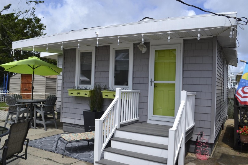 Quiet, ideal location in the 200 block of W. 16th.  This - Beach Condo for sale in North Wildwood, New Jersey on Beachhouse.com