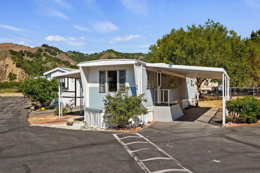 Cutie, cozy, move in ready 2bd/1bth in Senior Community - Beach Home for sale in Ventura, California on Beachhouse.com