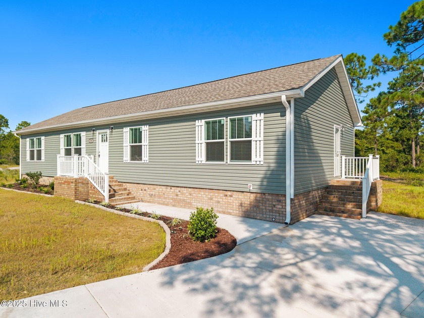 Welcome to Skylee Place where comfort meets convenience! This - Beach Home for sale in Shallotte, North Carolina on Beachhouse.com