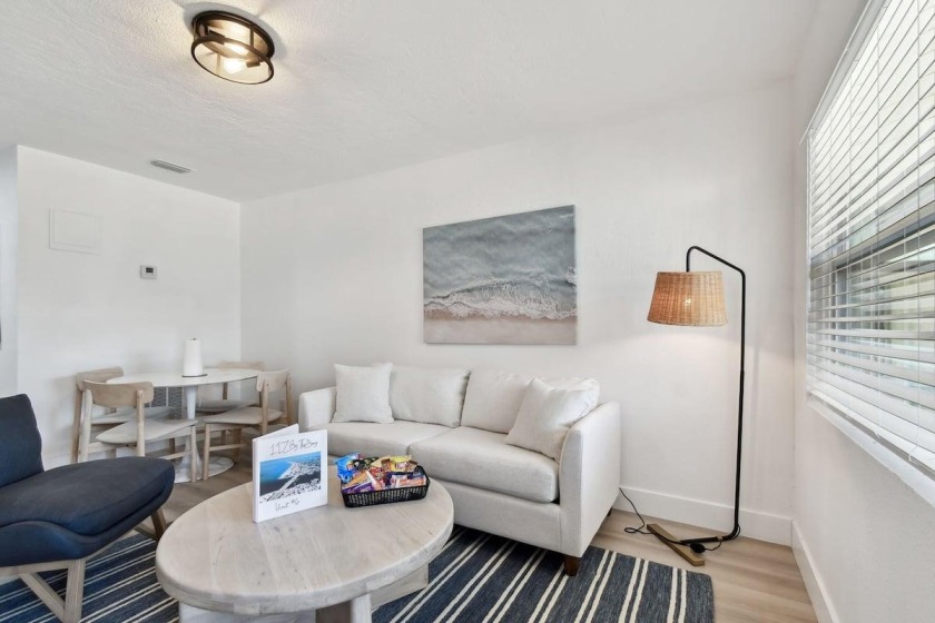 117 127th Ave E Unit 6 - Beach Vacation Rentals in Treasure Island, FL on Beachhouse.com