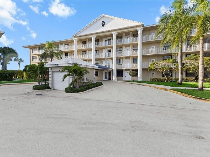 LOWEST $$$ Whitehall Condo! TOP Floor Corner Unit, offers - Beach Condo for sale in West Palm Beach, Florida on Beachhouse.com