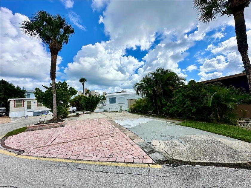 Great lot near the beach! Whether you want a location to build - Beach Lot for sale in Jensen Beach, Florida on Beachhouse.com