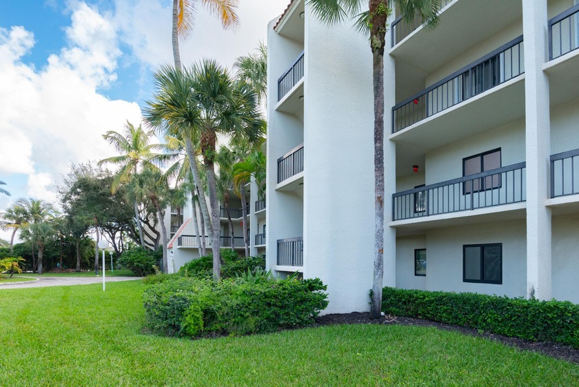 Enjoy the beautiful views of the palm trees in this cozy  2 - Beach Condo for sale in West Palm Beach, Florida on Beachhouse.com