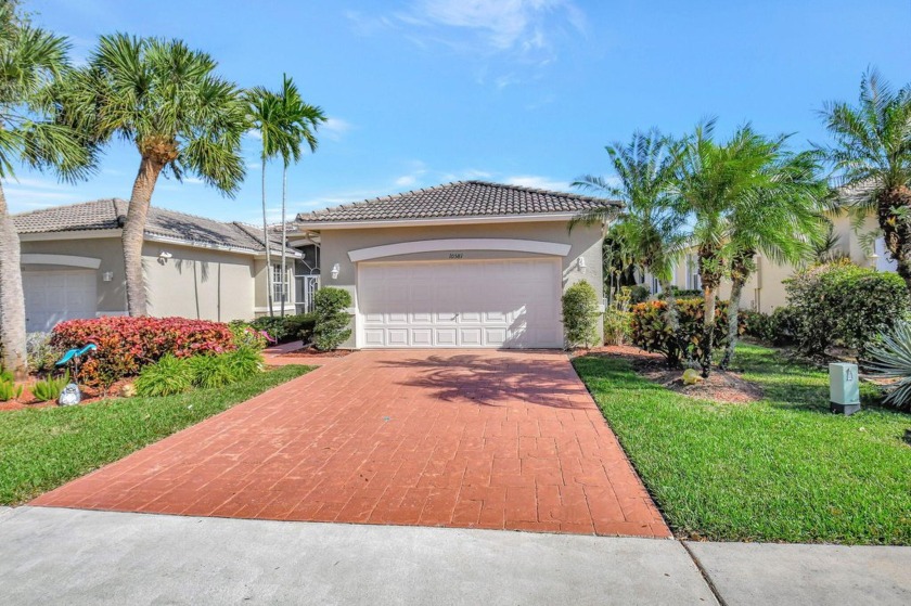 Beautiful Lakefront Villa in Majestic Isles!  3 bed, 2 bath, 2 - Beach Home for sale in Boynton Beach, Florida on Beachhouse.com