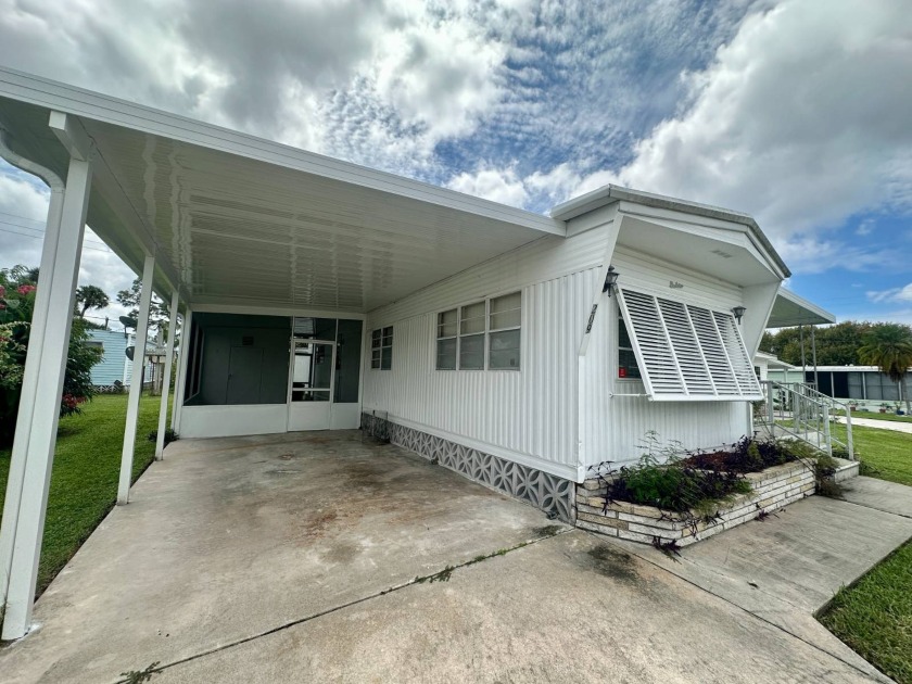 Wonderful opportunity to live your best Florida life here in - Beach Home for sale in Nokomis, Florida on Beachhouse.com