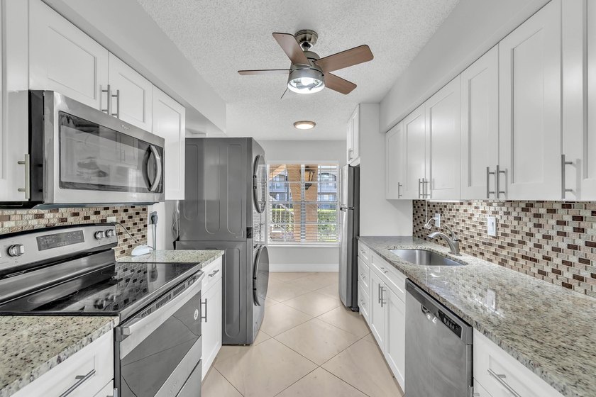 Beautifully updated and spacious 55+ ground-floor condo with no - Beach Condo for sale in Delray Beach, Florida on Beachhouse.com