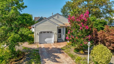 SINGLE FAMILY HOME - Welcome to your delightful coastal home in - Beach Home for sale in Cape May, New Jersey on Beachhouse.com