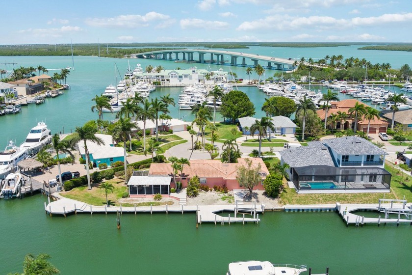 Attention boaters! Amazing, double, tip-lot location with - Beach Home for sale in Marco Island, Florida on Beachhouse.com